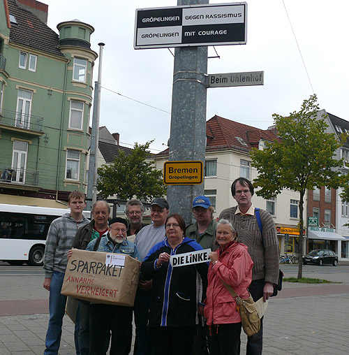 Fotoaktion Sparpaket-Wette vor Ortsschildern: Bremen-Gröpelingen